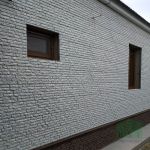 Использована фасадная панель Stone House (светло-серый & коричневый кварцит) - Raiber Stroy Invest